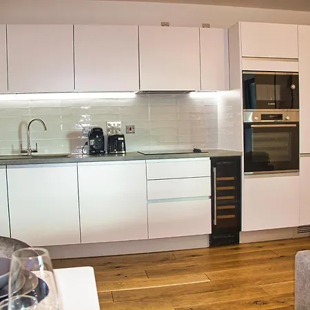 Ap- Luxury Nxt To O2 Academy *